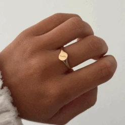 SOLID GOLD SIGNET RING -ALV Jewelry Shop 3 4b0805b6 db17 49d1 8b18 814cd4121d04