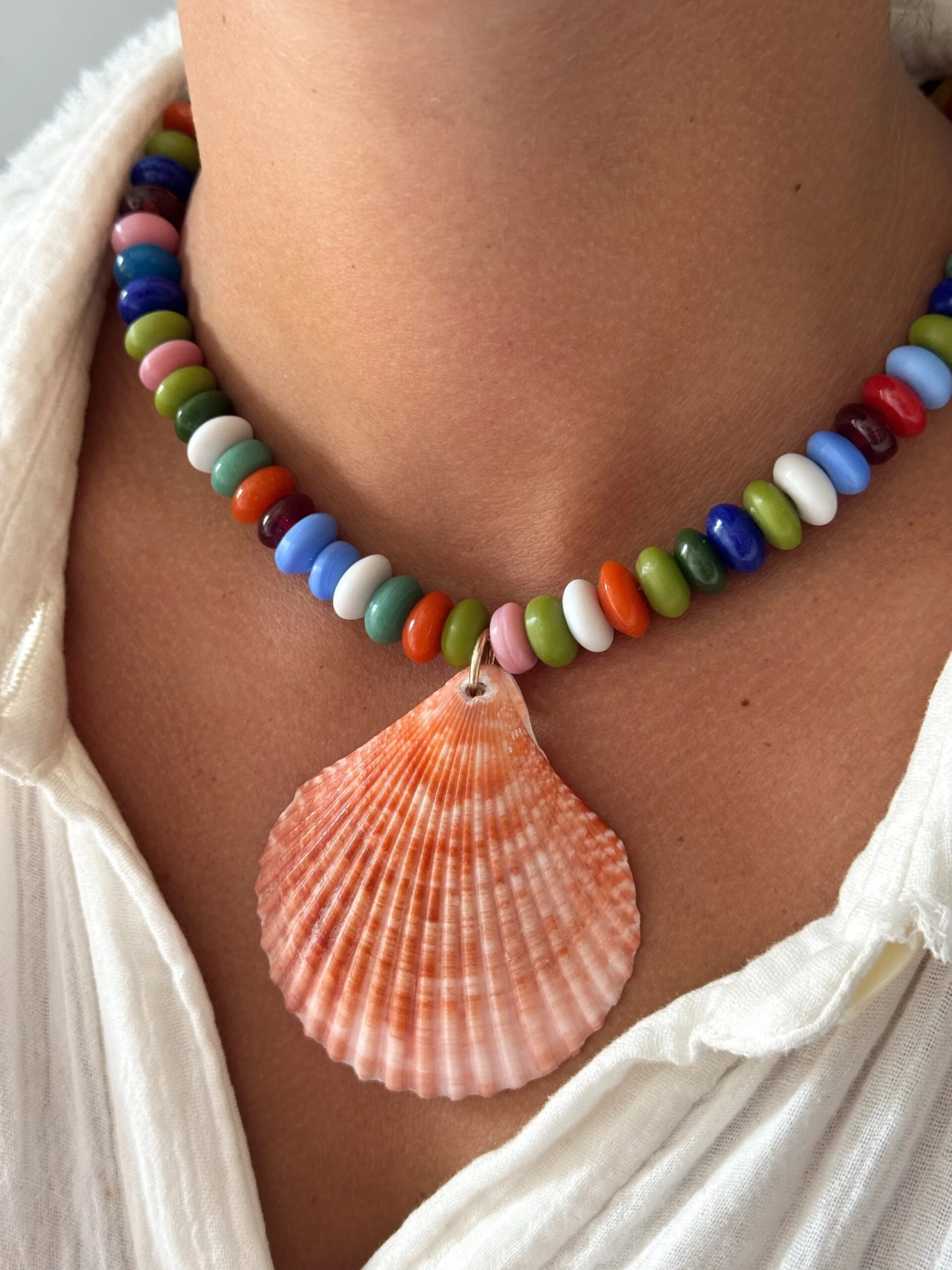 AUGUST SHELL NECKLACE 3 AUGUST SHELL NECKLACE