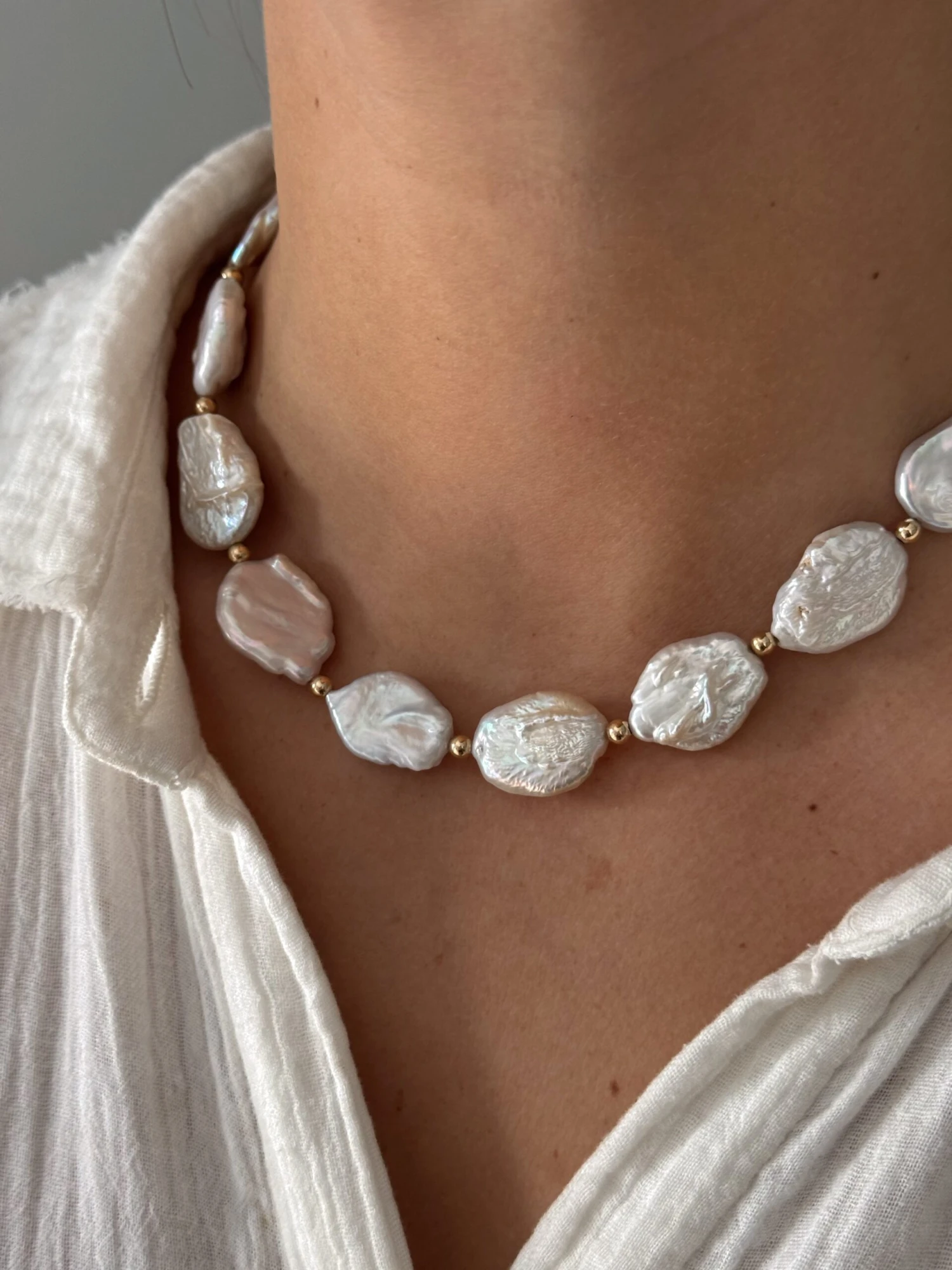 GOLDEN AUBREY NECKLACE 3 GOLDEN AUBREY NECKLACE