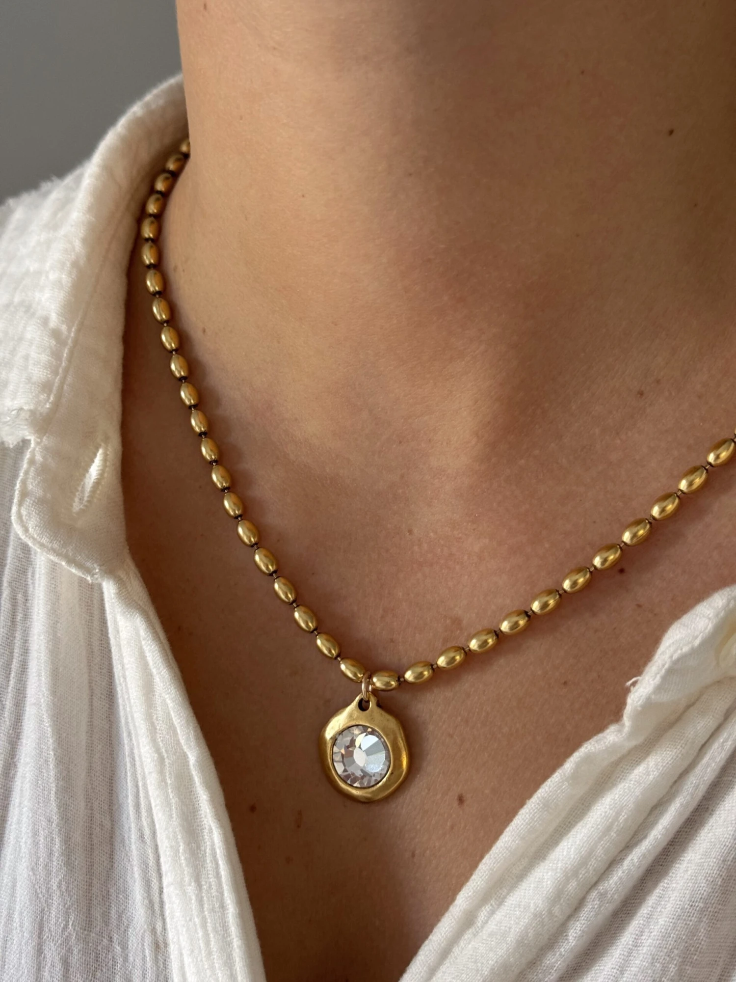 BEZEL CRYSTAL NECKLACE 3 BEZEL CRYSTAL NECKLACE