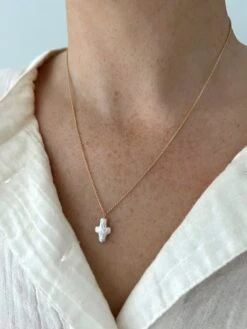 SINGLE PEARL CROSS CHAIN NECKLACE